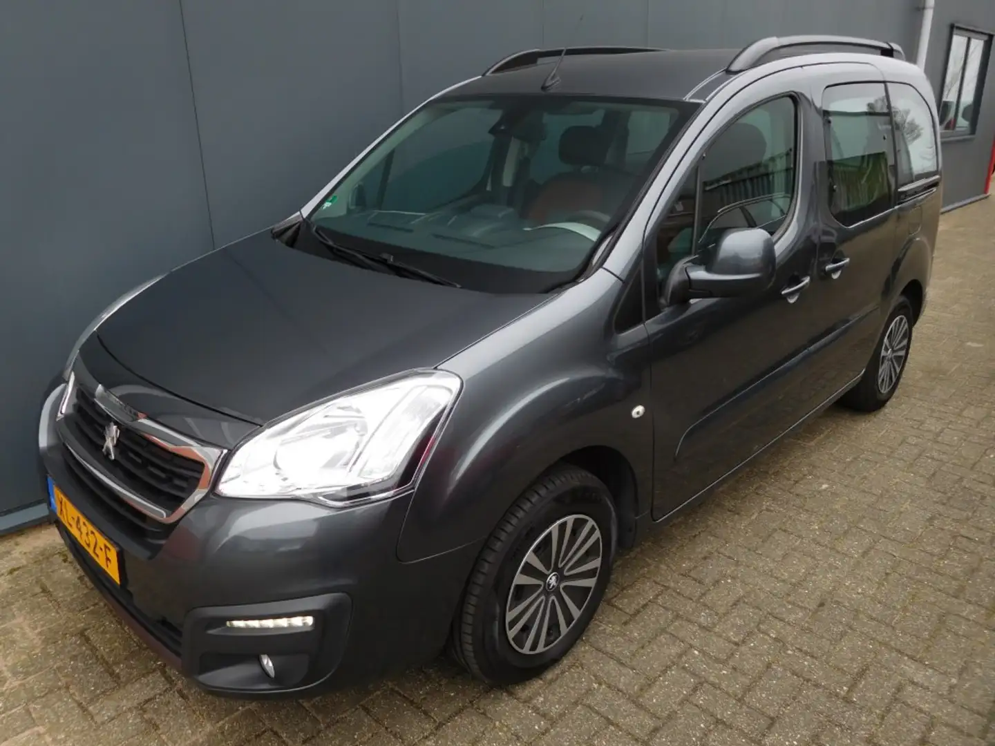 Peugeot Partner 1.6 VTi Access Grijs - 2