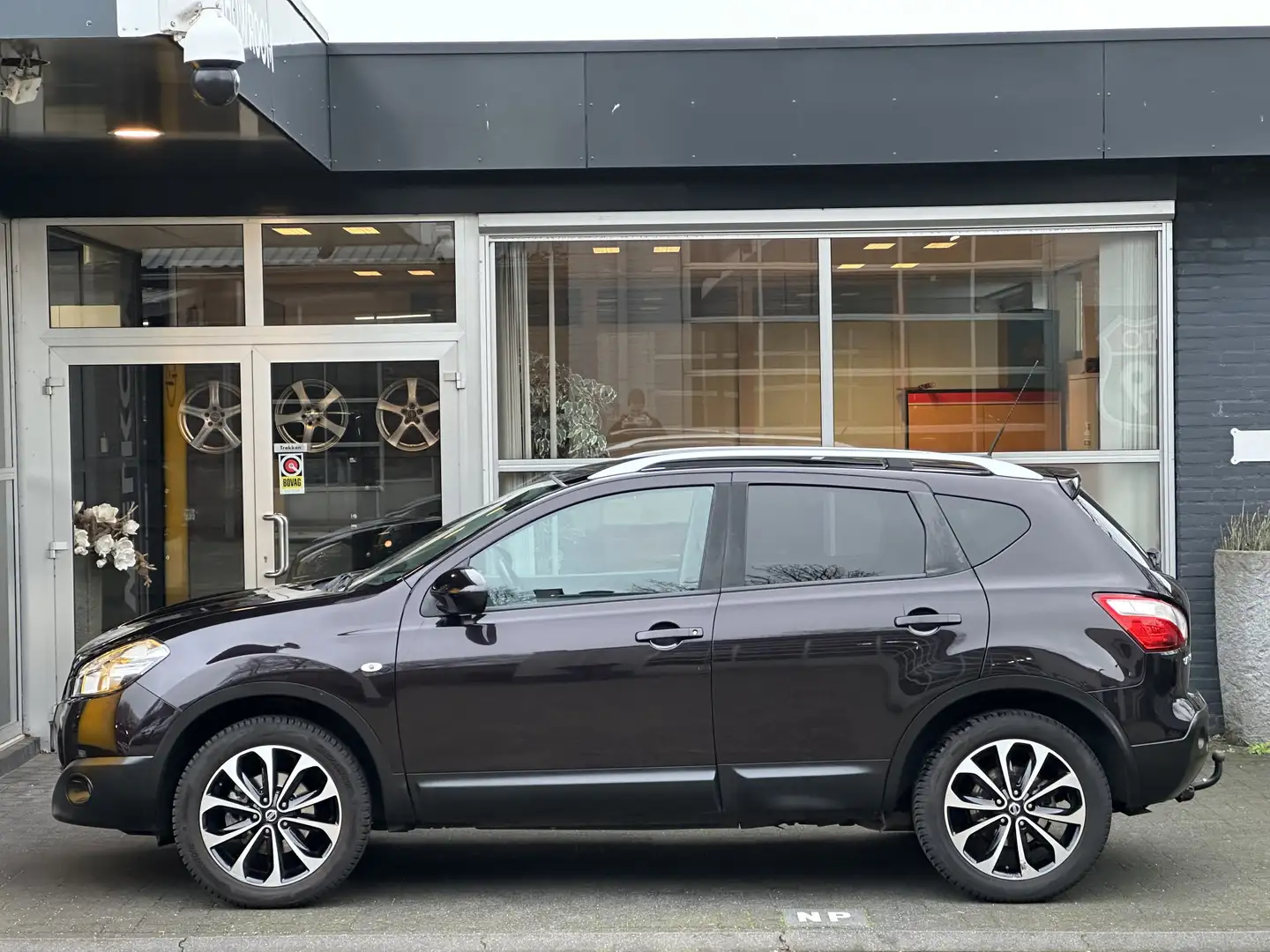 Nissan Qashqai 1.6 Connect Edition CLIMA / CRUISE / PANO / NAVI / Violett - 2