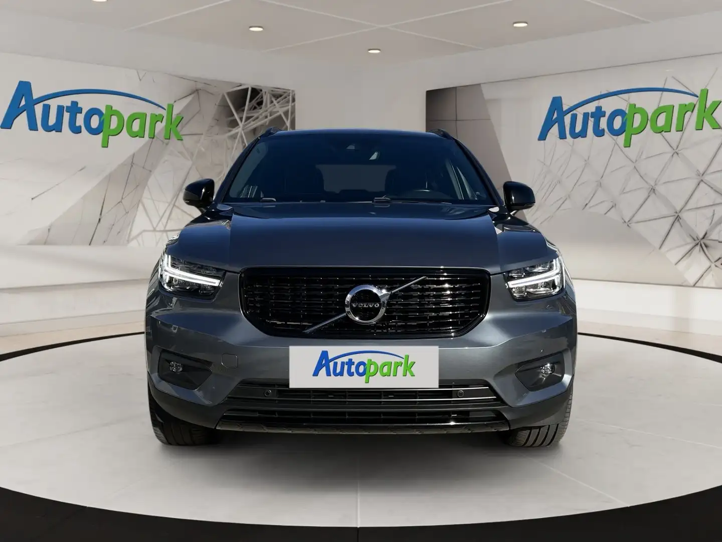 Volvo XC40 D4 AWD Geartronic  R-Design aut. Grau - 2