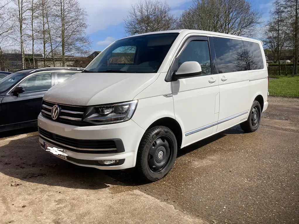 Volkswagen T6 Caravelle 2017 из Европы — купить под ключ