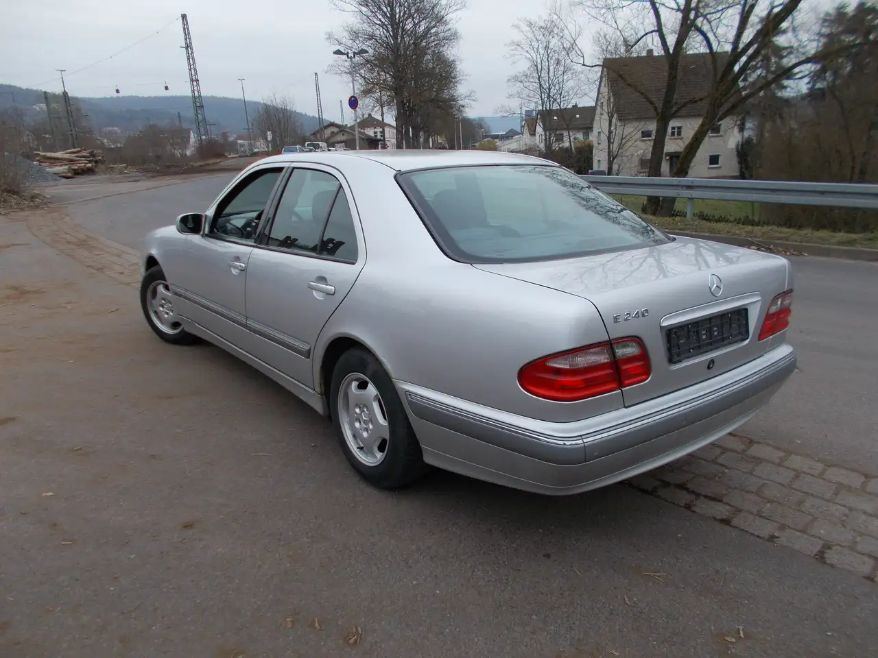 Mercedes-Benz E 240