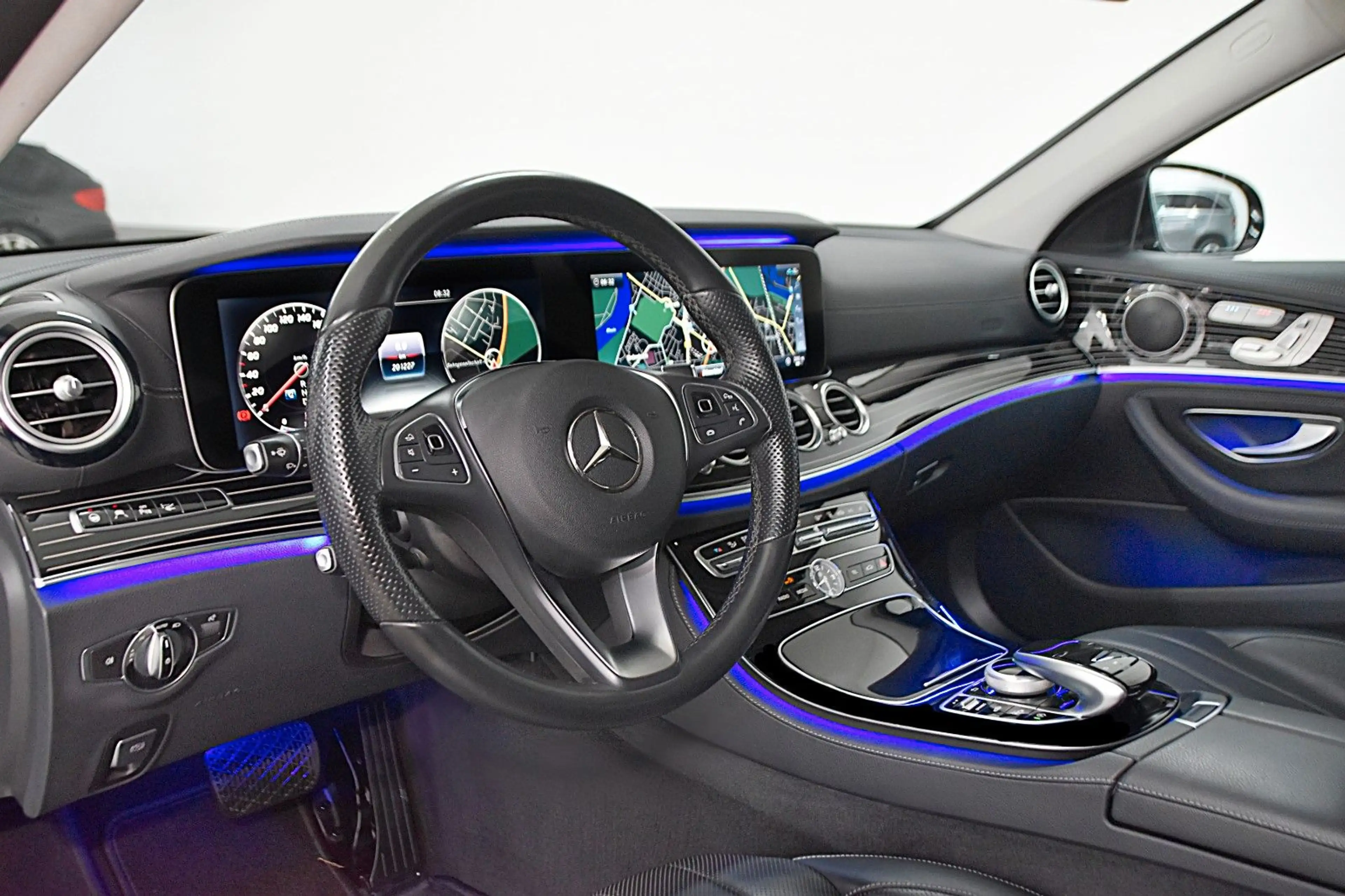 Mercedes-Benz E 350 D T AVANTGARDE*AUS 1 HAND*TOP-ZUSTAND* — photo 2