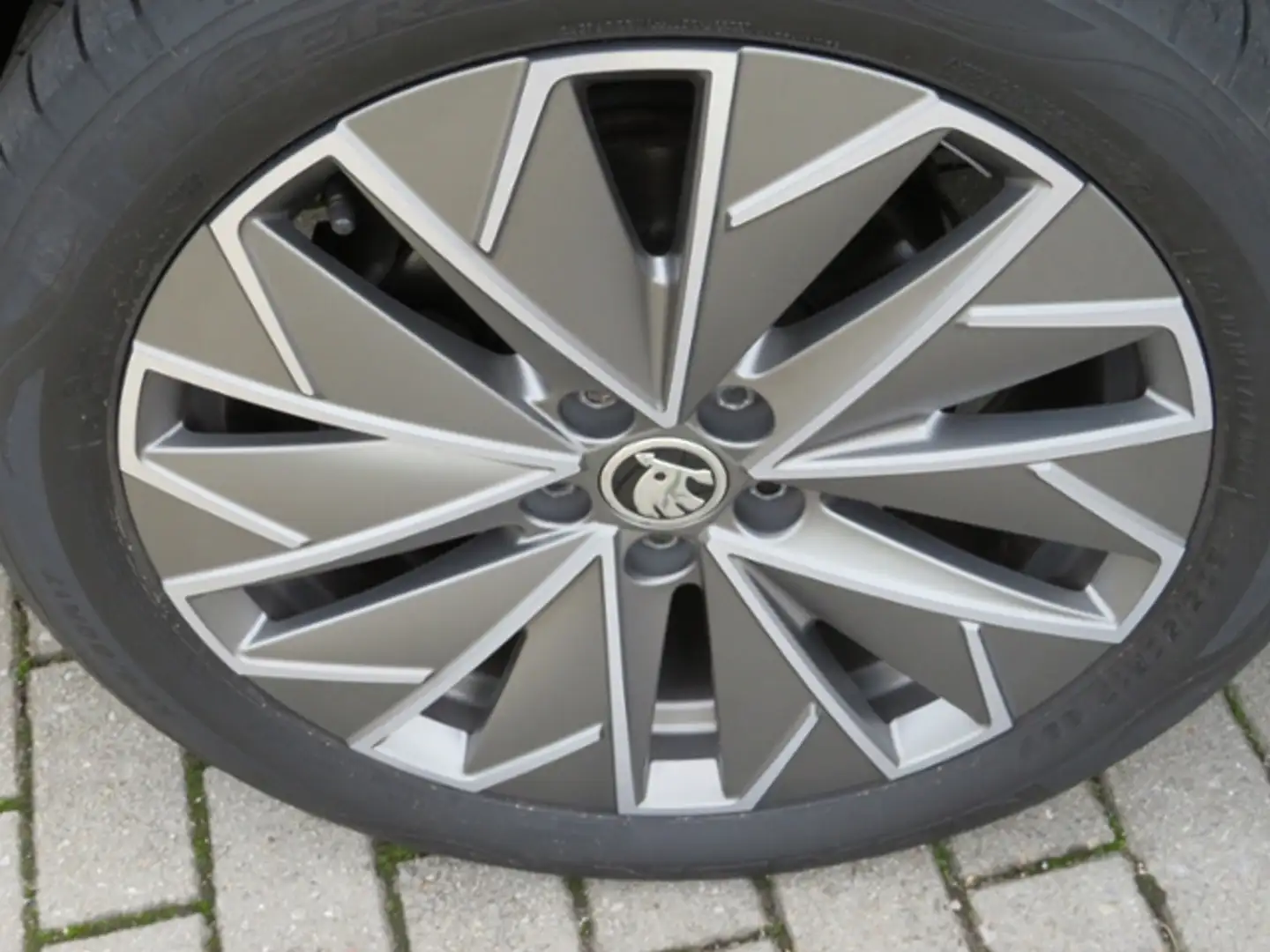 Skoda Scala Clever 1.5TSI 10kW DSG AHK beh. FS var. LB Grijs - 2