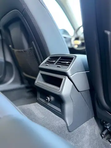 Audi A6 view 11