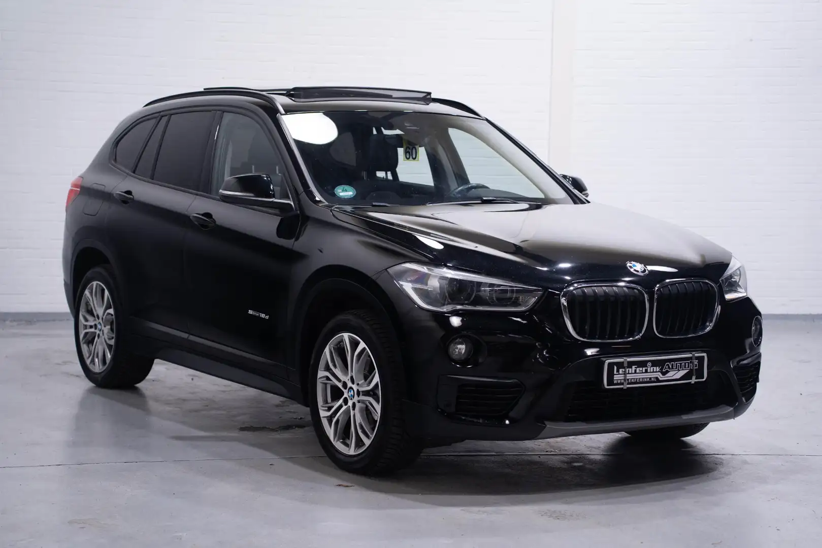 BMW X1 sDrive18d Executive 18"-inch X-Pack private glas p Negro - 2