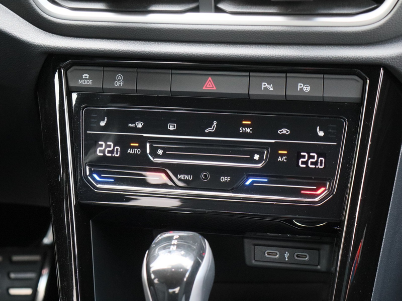 Volkswagen T-Roc 1.5 TSi DSG R-Line Navi*PDC*LED — photo 9