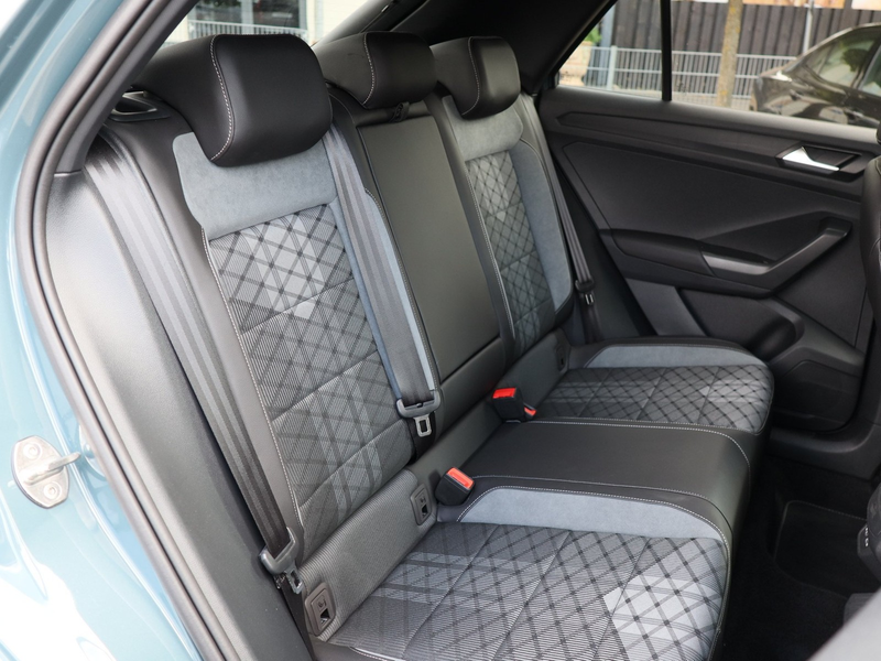 Volkswagen T-Roc 1.5 TSi DSG R-Line Navi*PDC*LED — photo 5