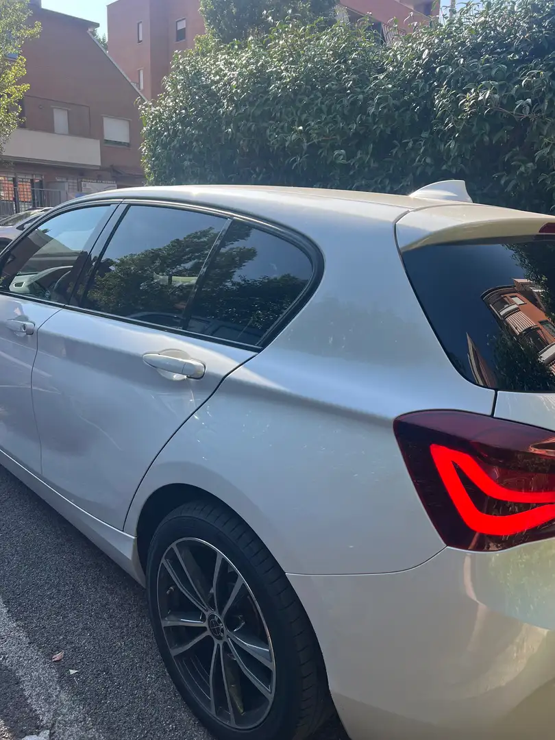 BMW 116 Serie 1 F20 2019 modello Sport Line Bianco - 2
