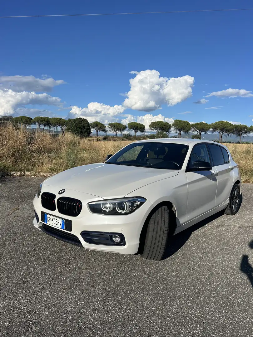 BMW 116 Serie 1 F20 2019 modello Sport Line Bianco - 2