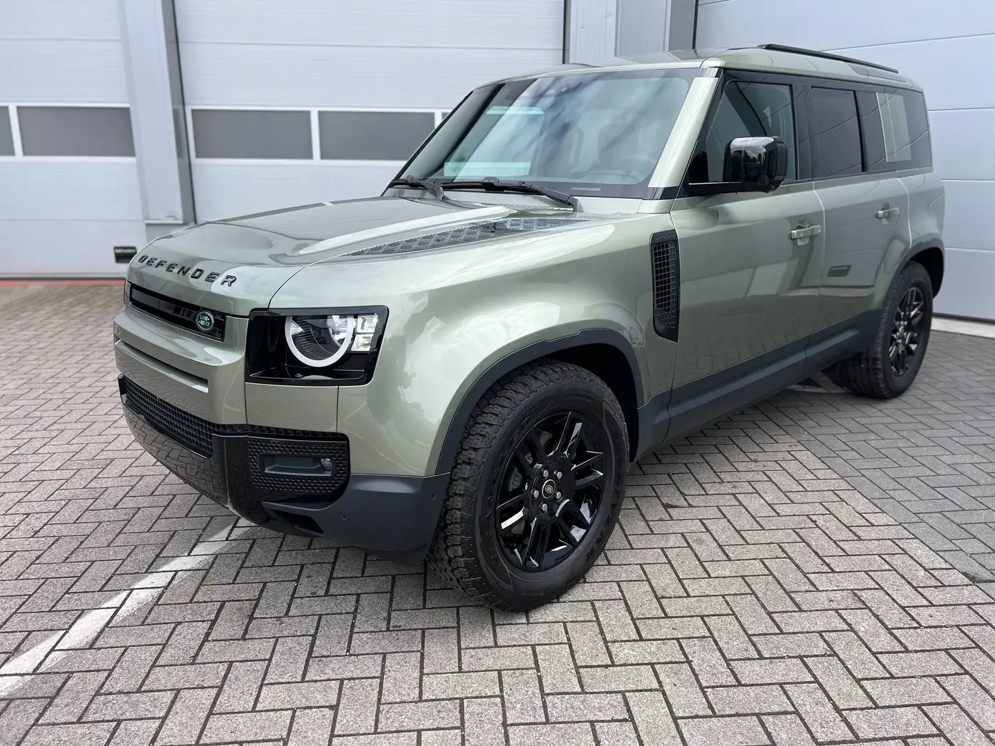 Land Rover Defender 110 3.0  D200S LICHTE VRACHT 64000€+btw Vert - 1