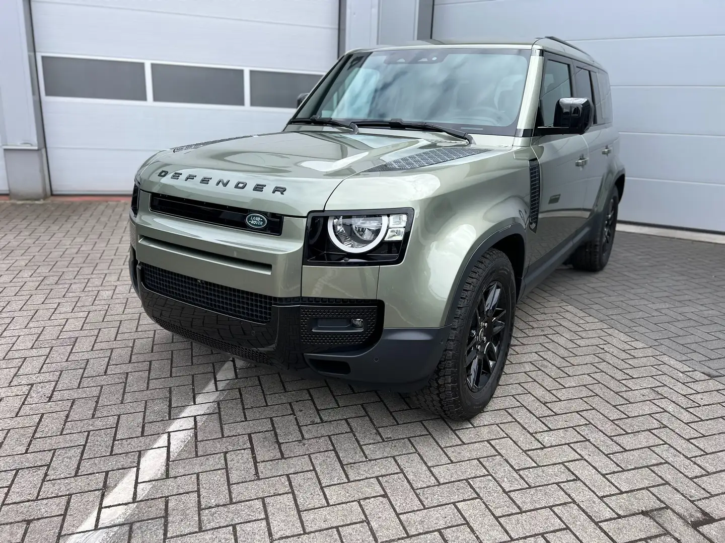 Land Rover Defender 110 3.0  D200S LICHTE VRACHT 64000€+btw Vert - 2