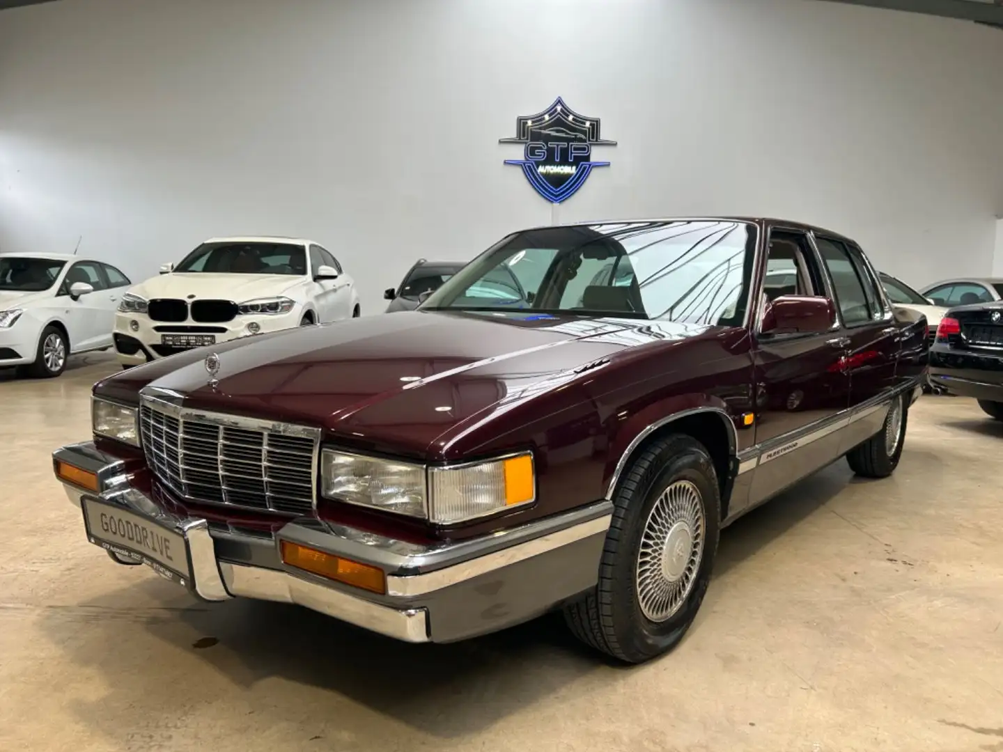 Cadillac Deville 4.9 V8 Fleetwood Rouge - 2