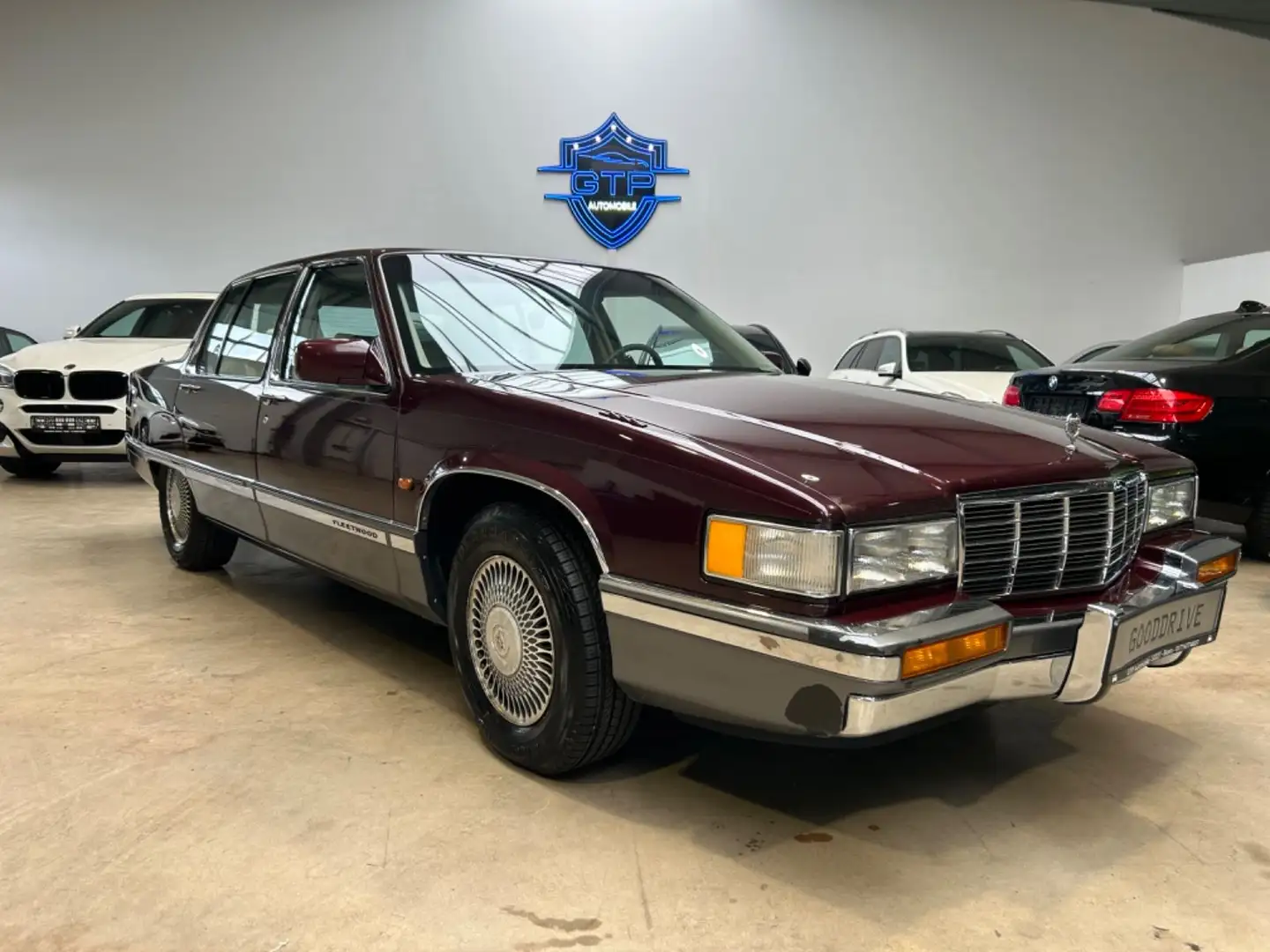 Cadillac Deville 4.9 V8 Fleetwood Rouge - 1