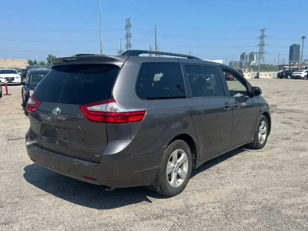 Toyota Sienna fotografie Toyota Sienna