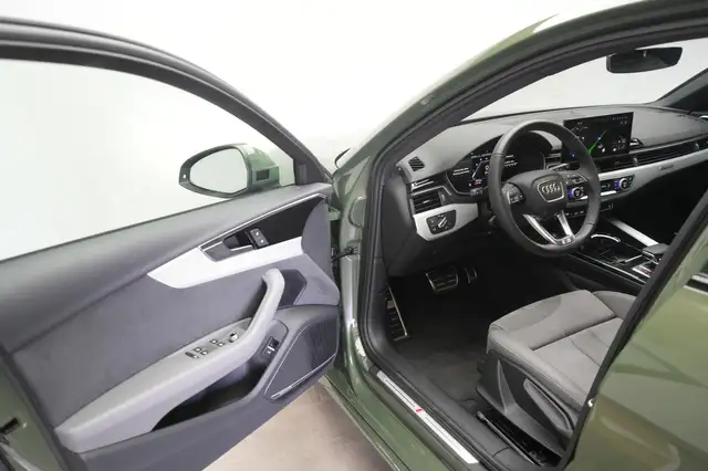 Audi A4 view 12