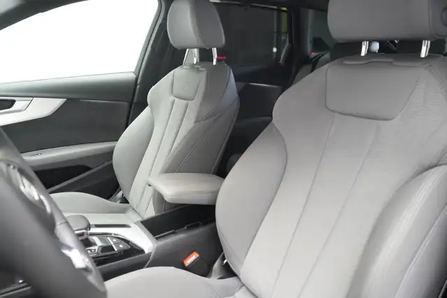 Audi A4 view 13