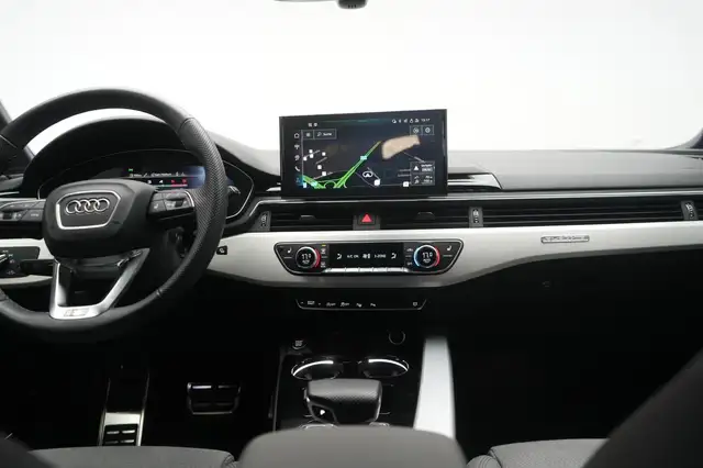 Audi A4 view 14