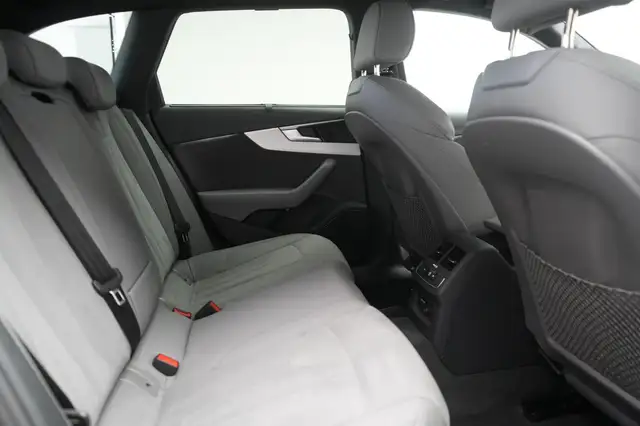 Audi A4 view 9