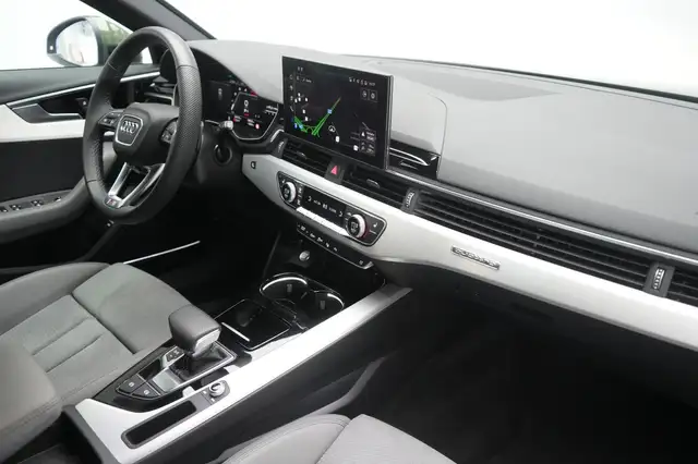 Audi A4 view 8