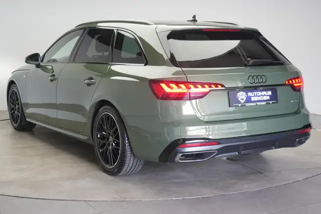 Audi A4 view 4