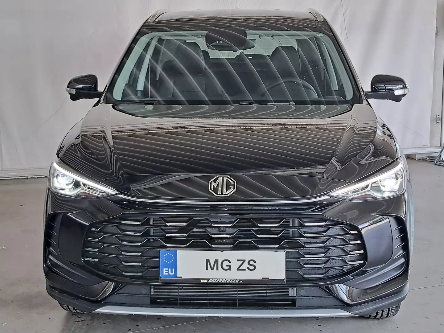 MG ZS 1,5 Deluxe Schwarz - 2