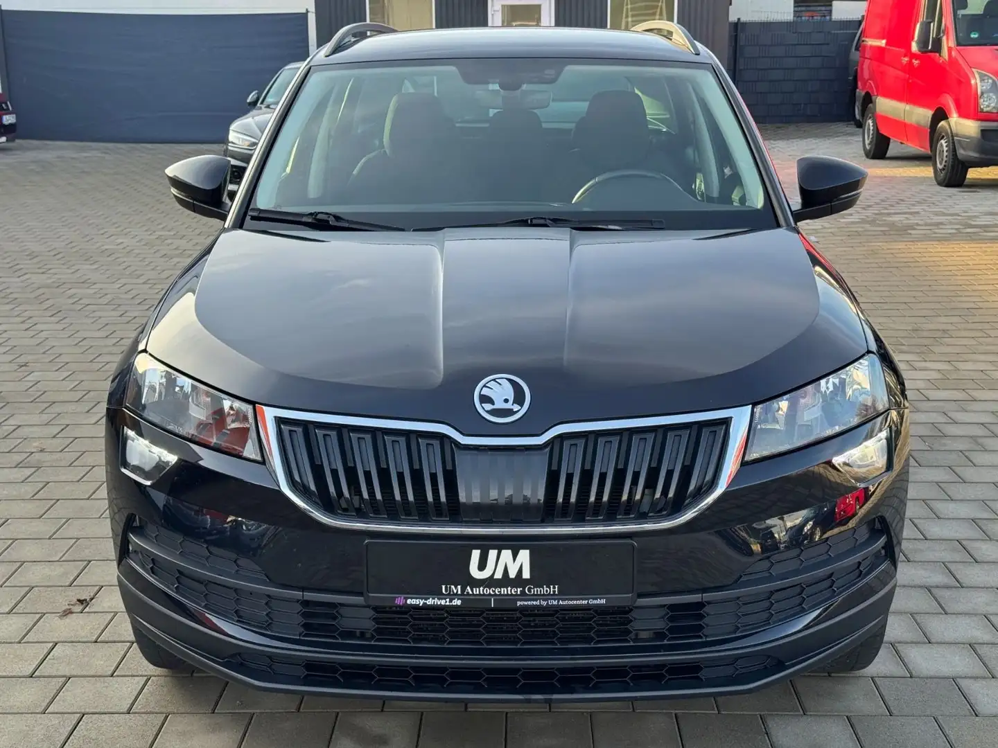 Skoda Karoq Ambition 1.5 TSI/NAVI/CARPLAY/KEYLESS/PDC Schwarz - 2