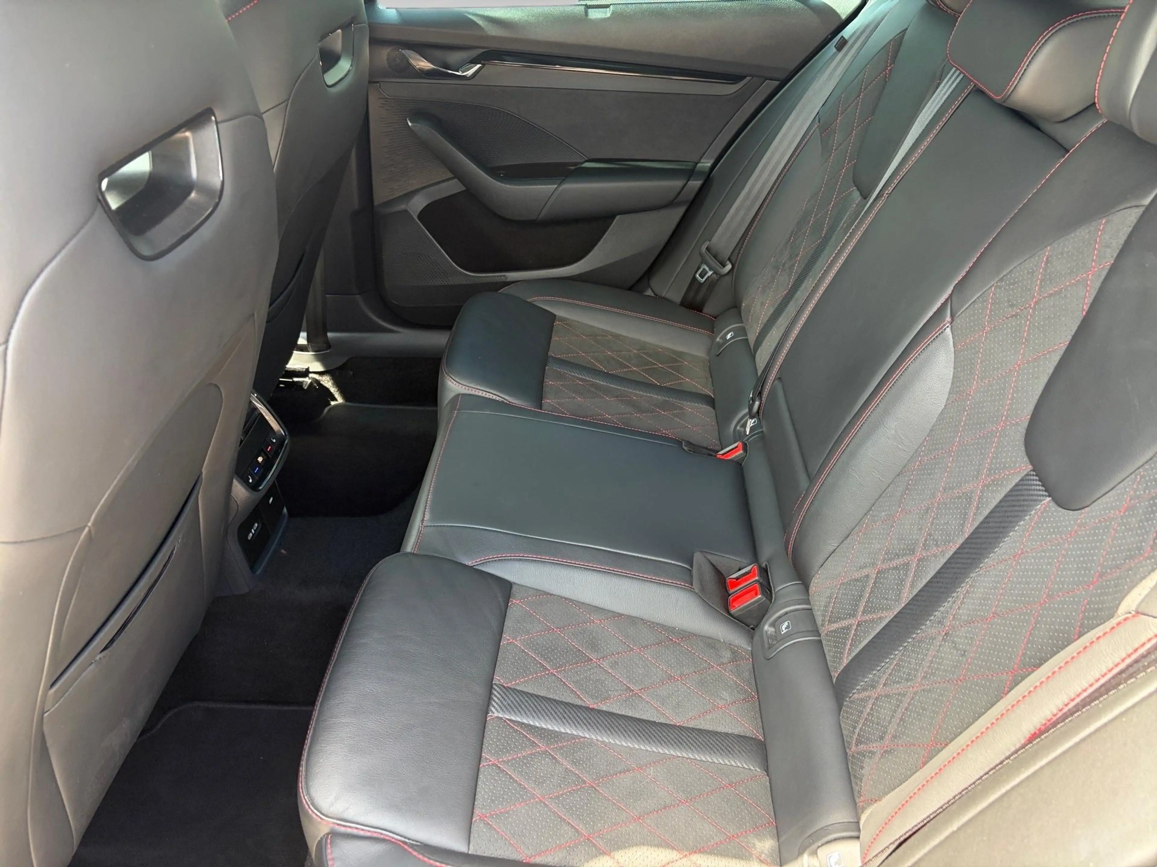 Skoda Octavia 2.0 TDI 147kW RS DSG — photo 11