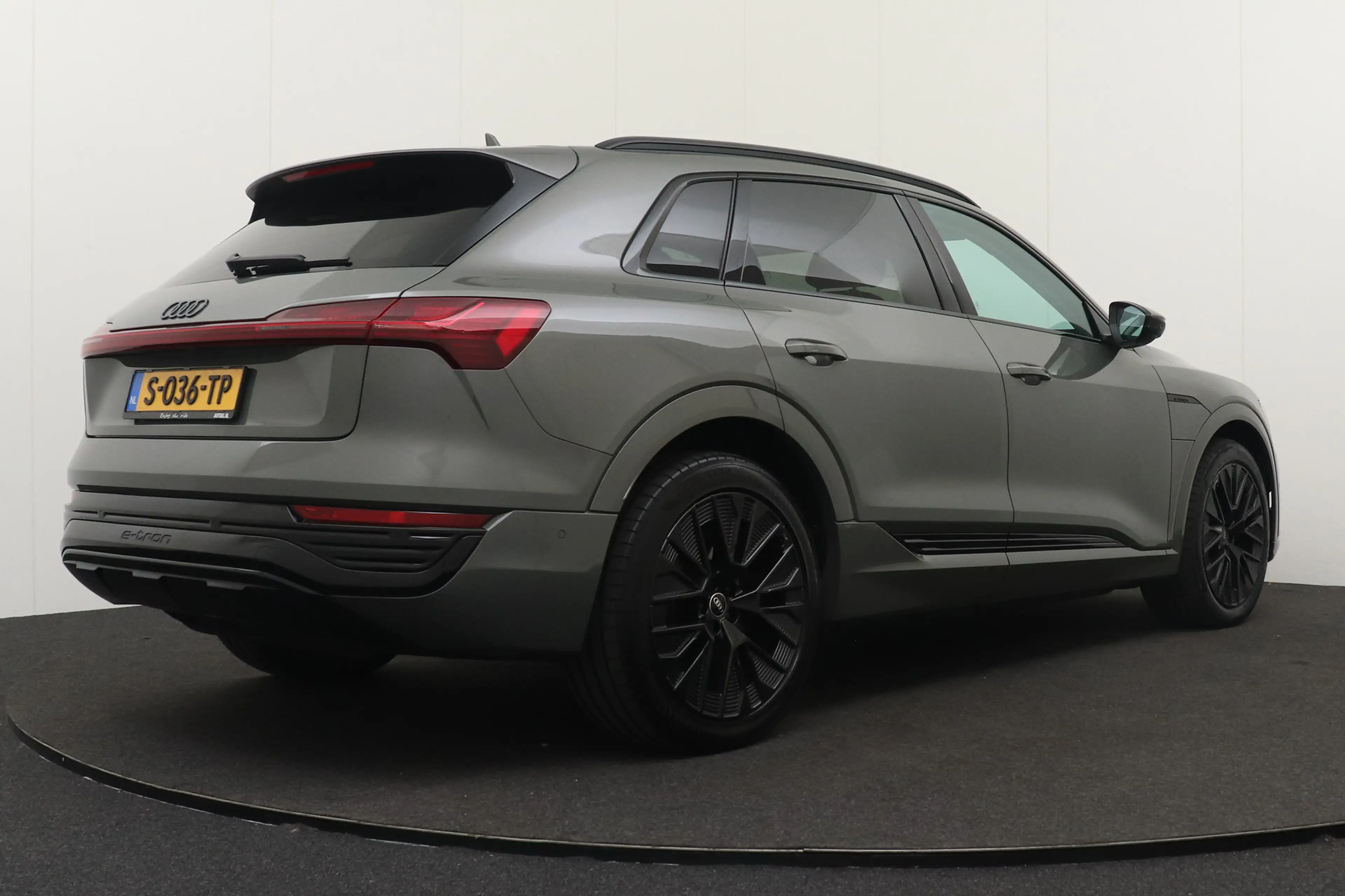 Audi Q8 e-tron 50 quattro Advanced Edition 95 kWh (93% SoH) Trekh — photo 3