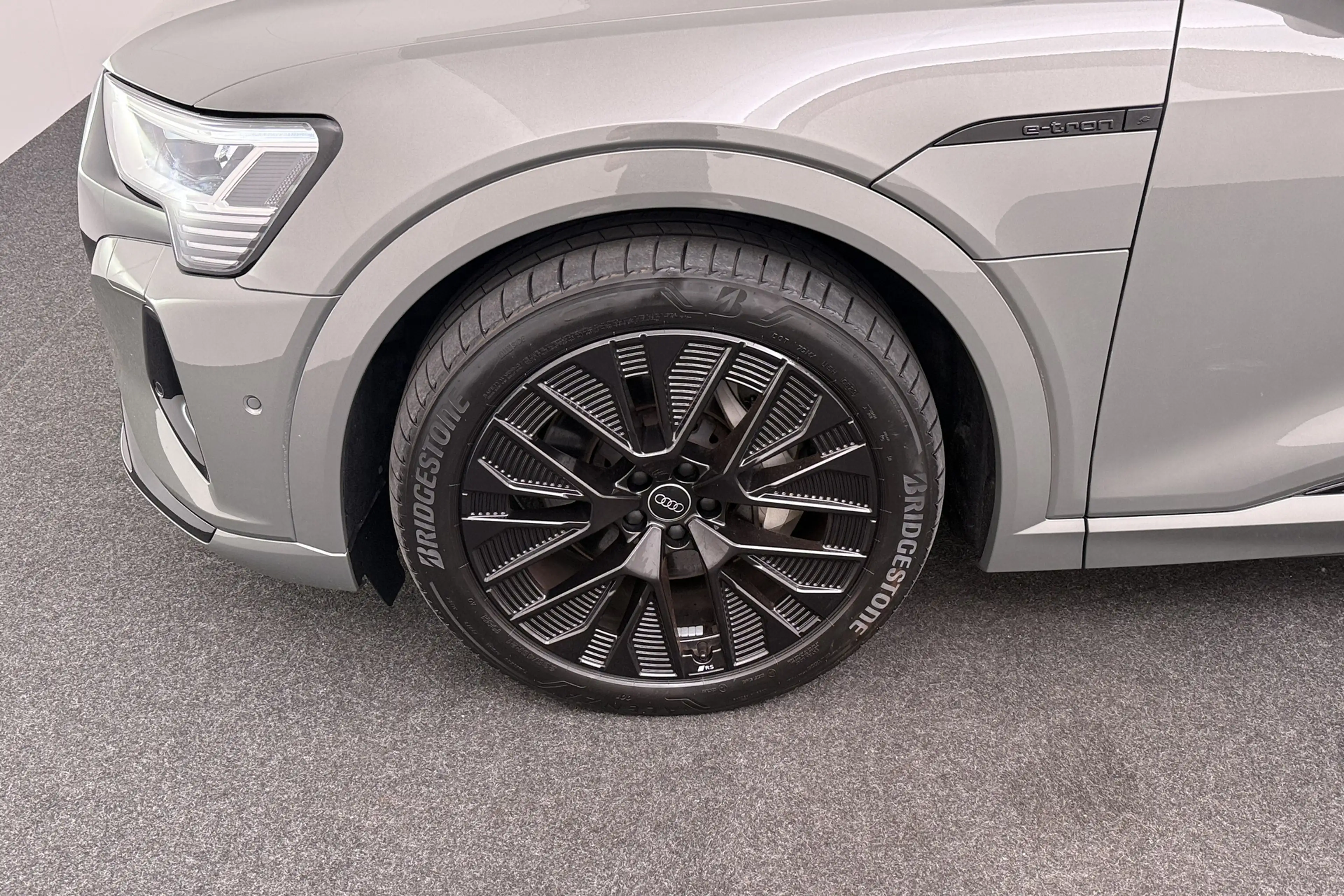 Audi Q8 e-tron 50 quattro Advanced Edition 95 kWh (93% SoH) Trekh — photo 8