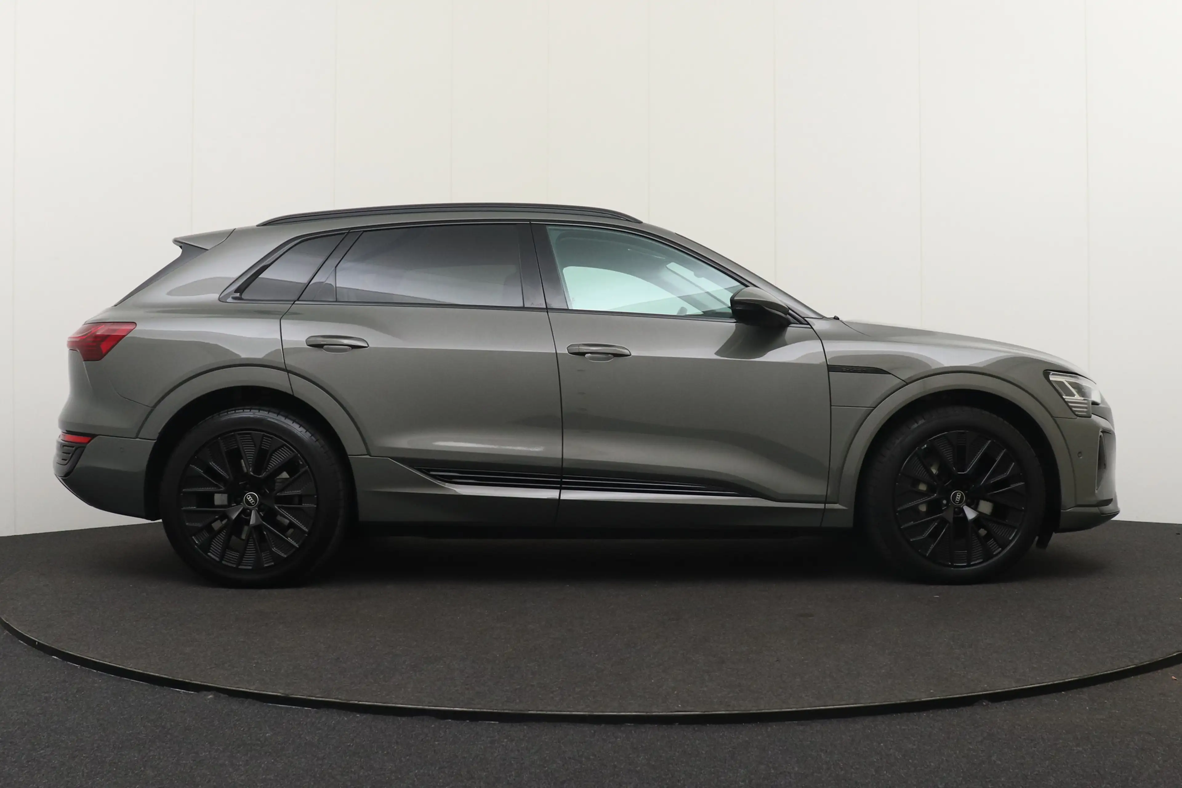 Audi Q8 e-tron 50 quattro Advanced Edition 95 kWh (93% SoH) Trekh — photo 7