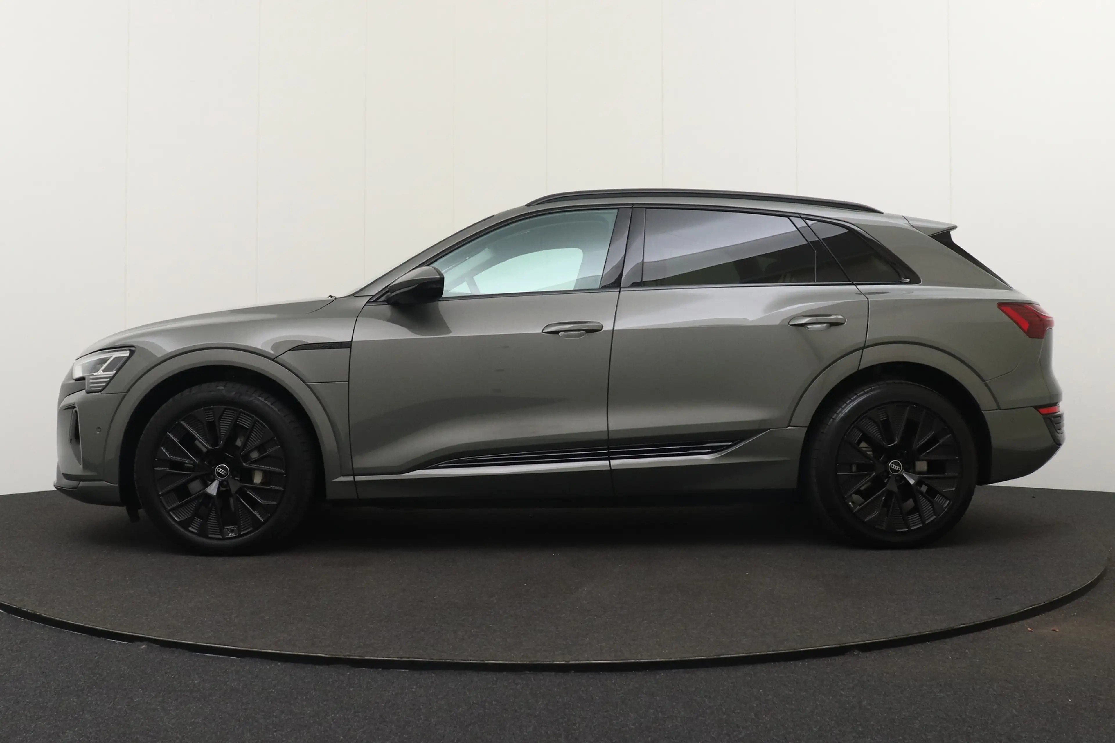 Audi Q8 e-tron 50 quattro Advanced Edition 95 kWh (93% SoH) Trekh — photo 6