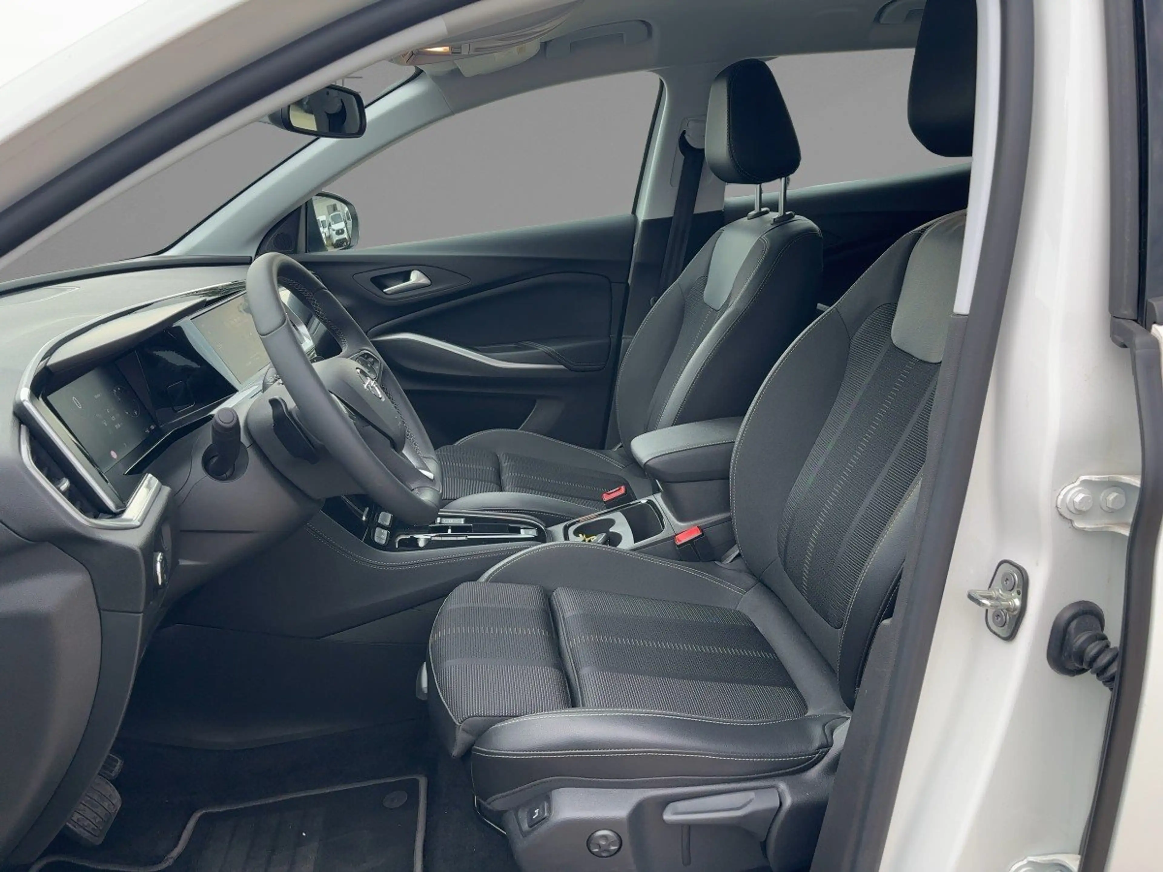 Opel Grandland GS. 1.2 D 360-CAM CAM PDC — photo 9