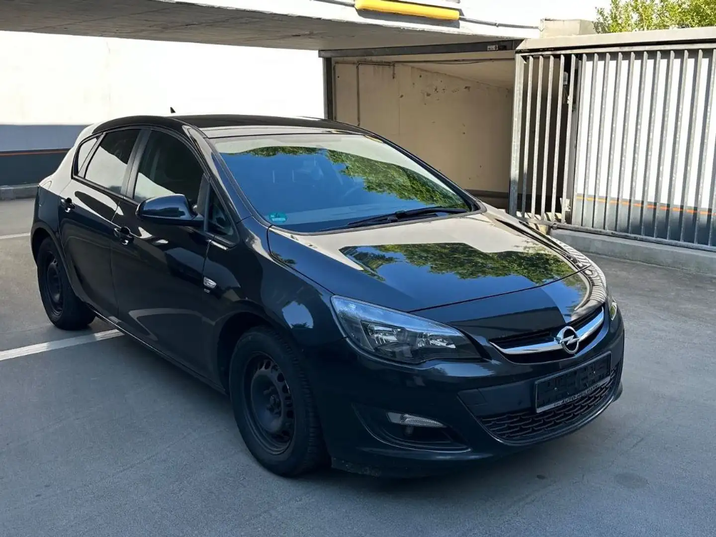 Opel Astra J Lim. 5-trg. Energy /NAVI/Benzin/LPG Schwarz - 1