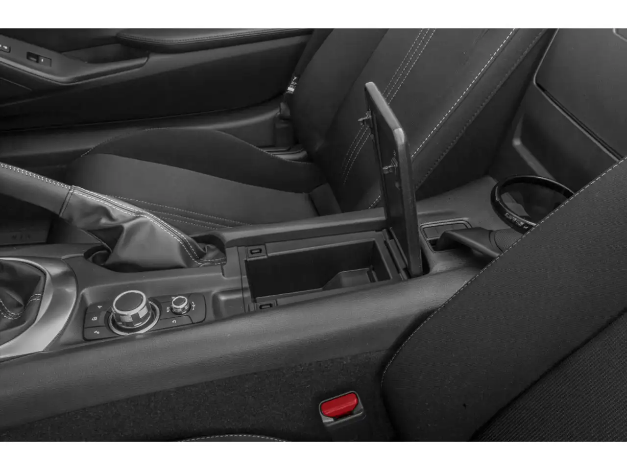 Mazda MX-5 Miata снимка Mazda MX-5 Miata