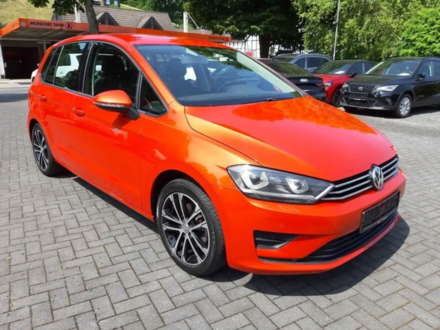Volkswagen Golf Sportsvan VII LED NAVI DSG AHK Pomarańczowy - 1