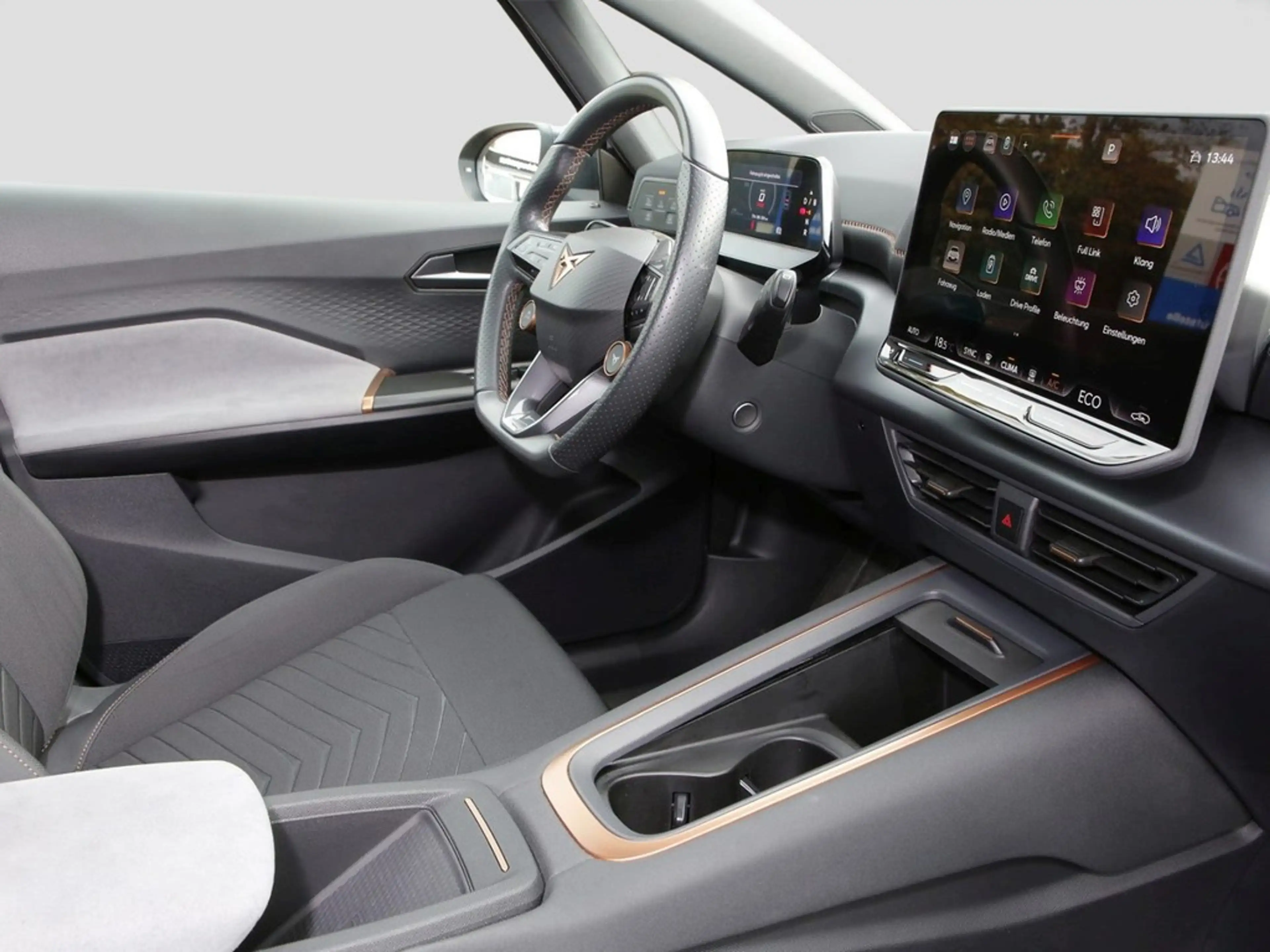 CUPRA Born 170KW e-Boost electric 19" Wired & Wireless App... — photo 9