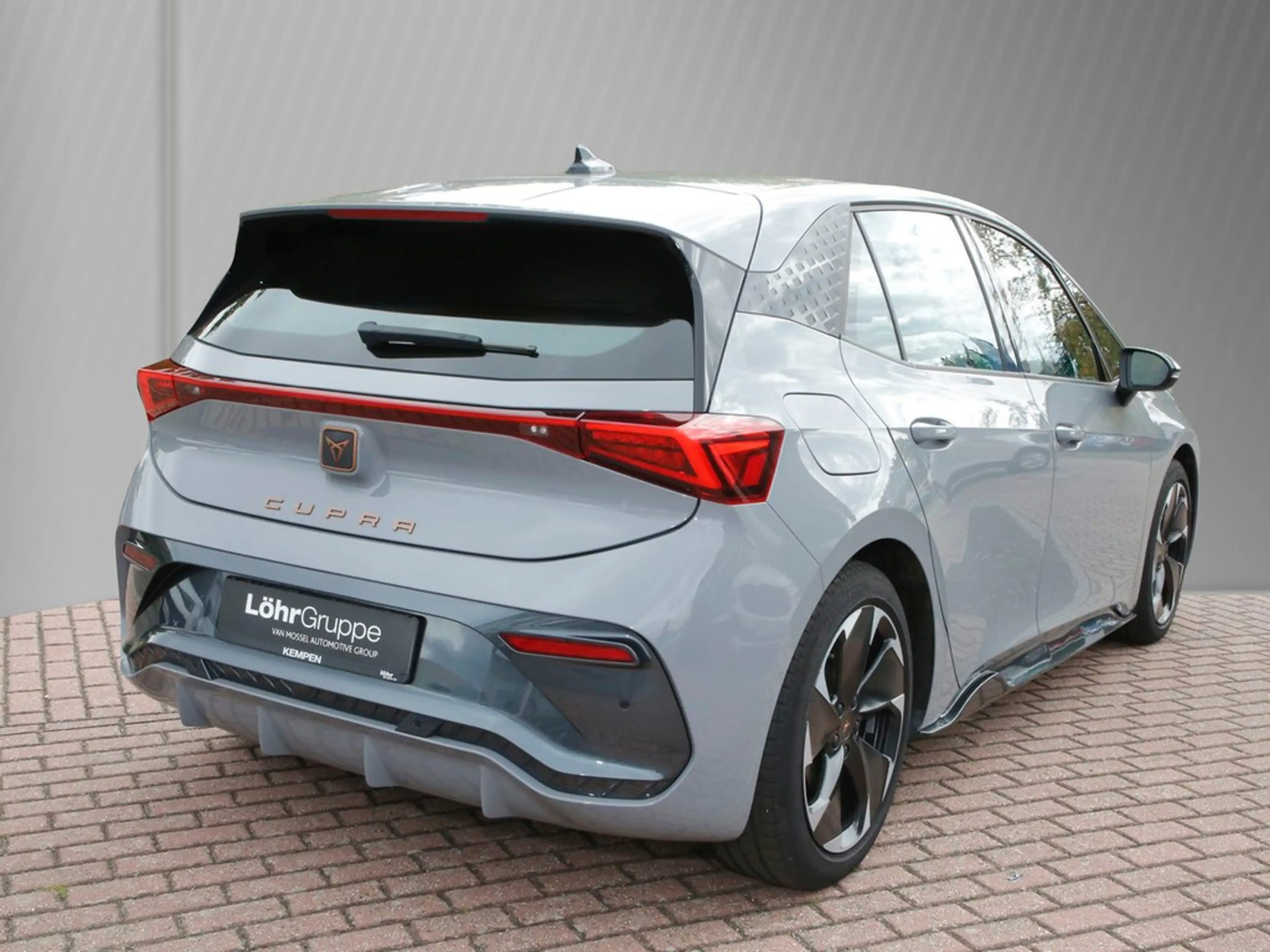 CUPRA Born 170KW e-Boost electric 19" Wired & Wireless App... — photo 4