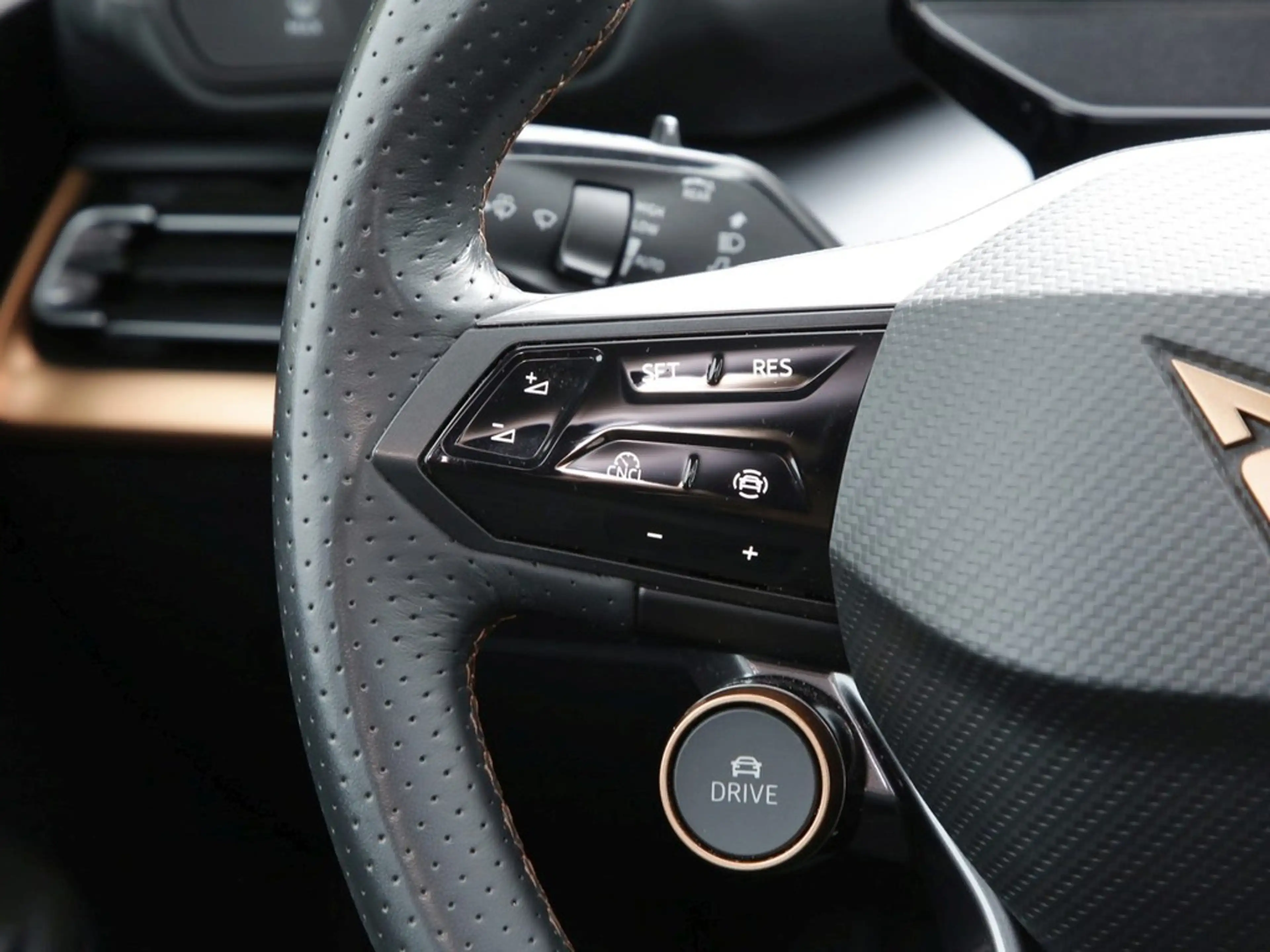 CUPRA Born 170KW e-Boost electric 19" Wired & Wireless App... — photo 17