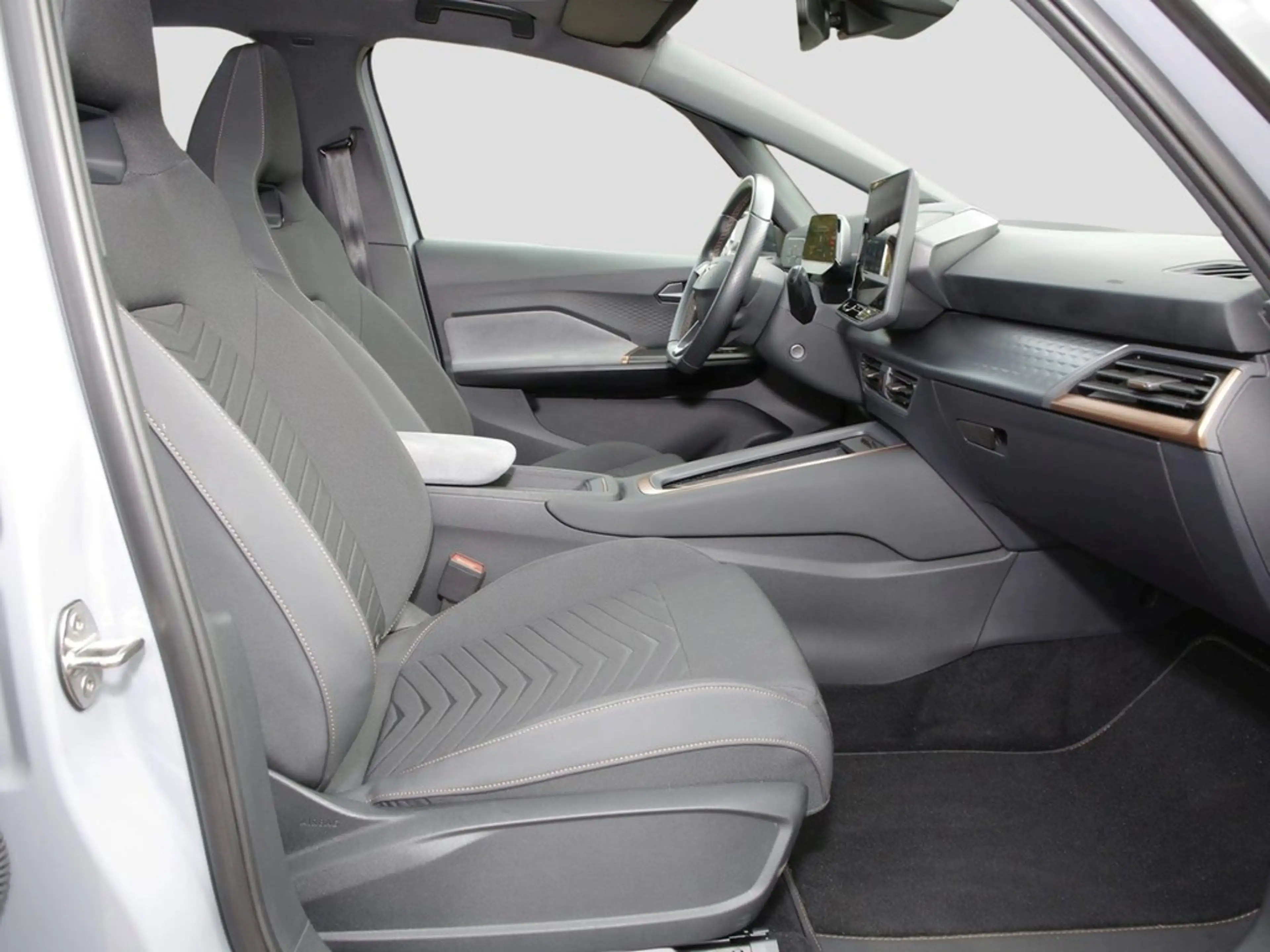 CUPRA Born 170KW e-Boost electric 19" Wired & Wireless App... — photo 8