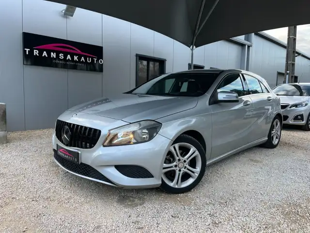 Mercedes-Benz A 180 180 BlueEFFICIENCY Inspiration / Reprogrammation Ethanol / Origine France / Caméra de Recul