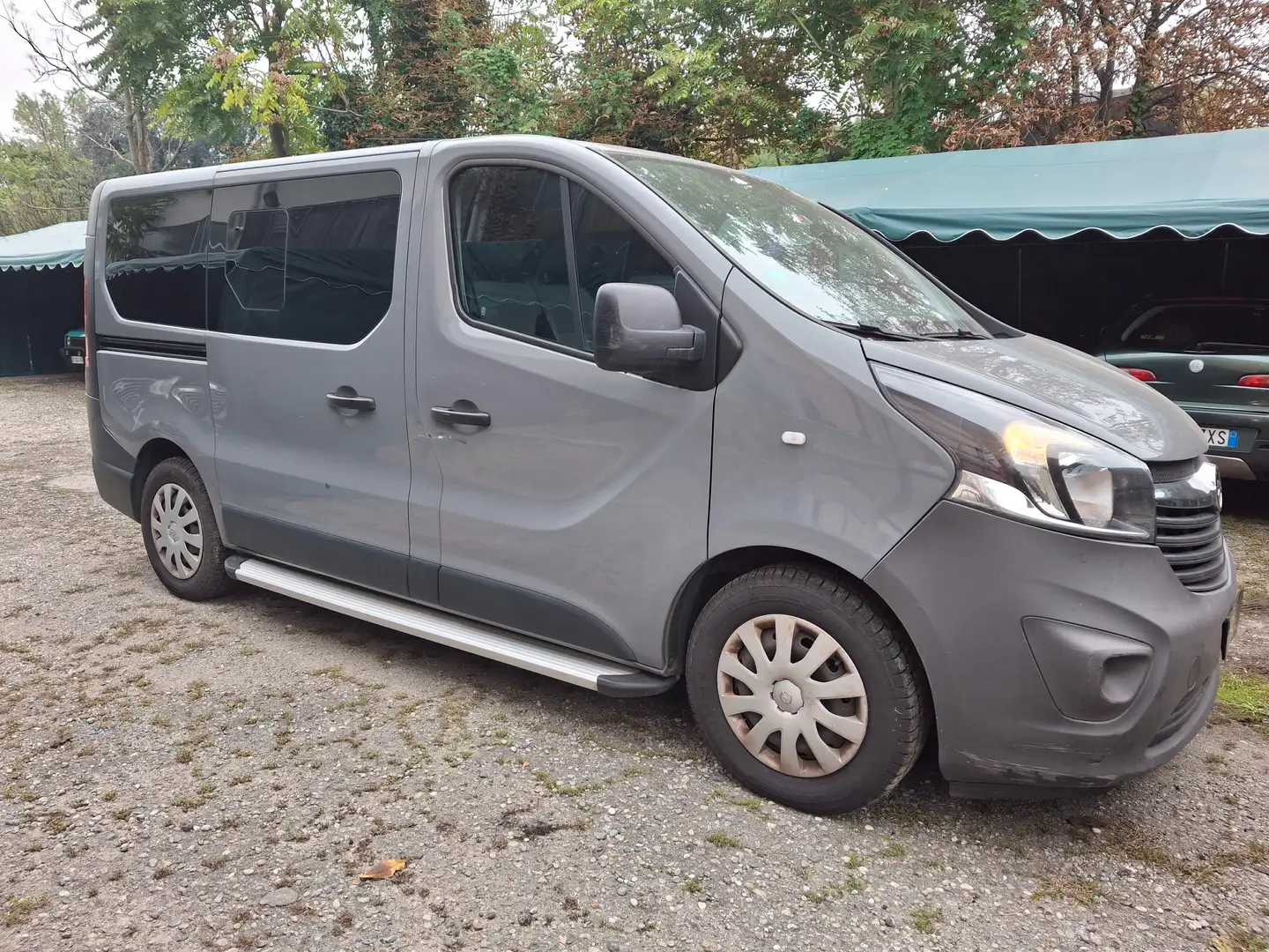 Opel Vivaro 1.6 BI-TURBO 141 CV Grigio - 1