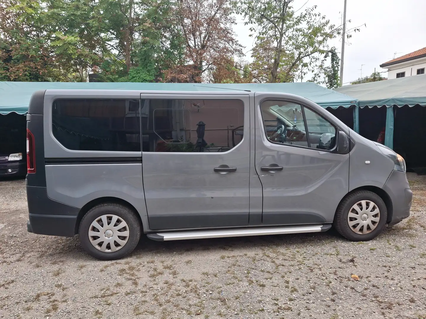 Opel Vivaro 1.6 BI-TURBO 141 CV Grigio - 2