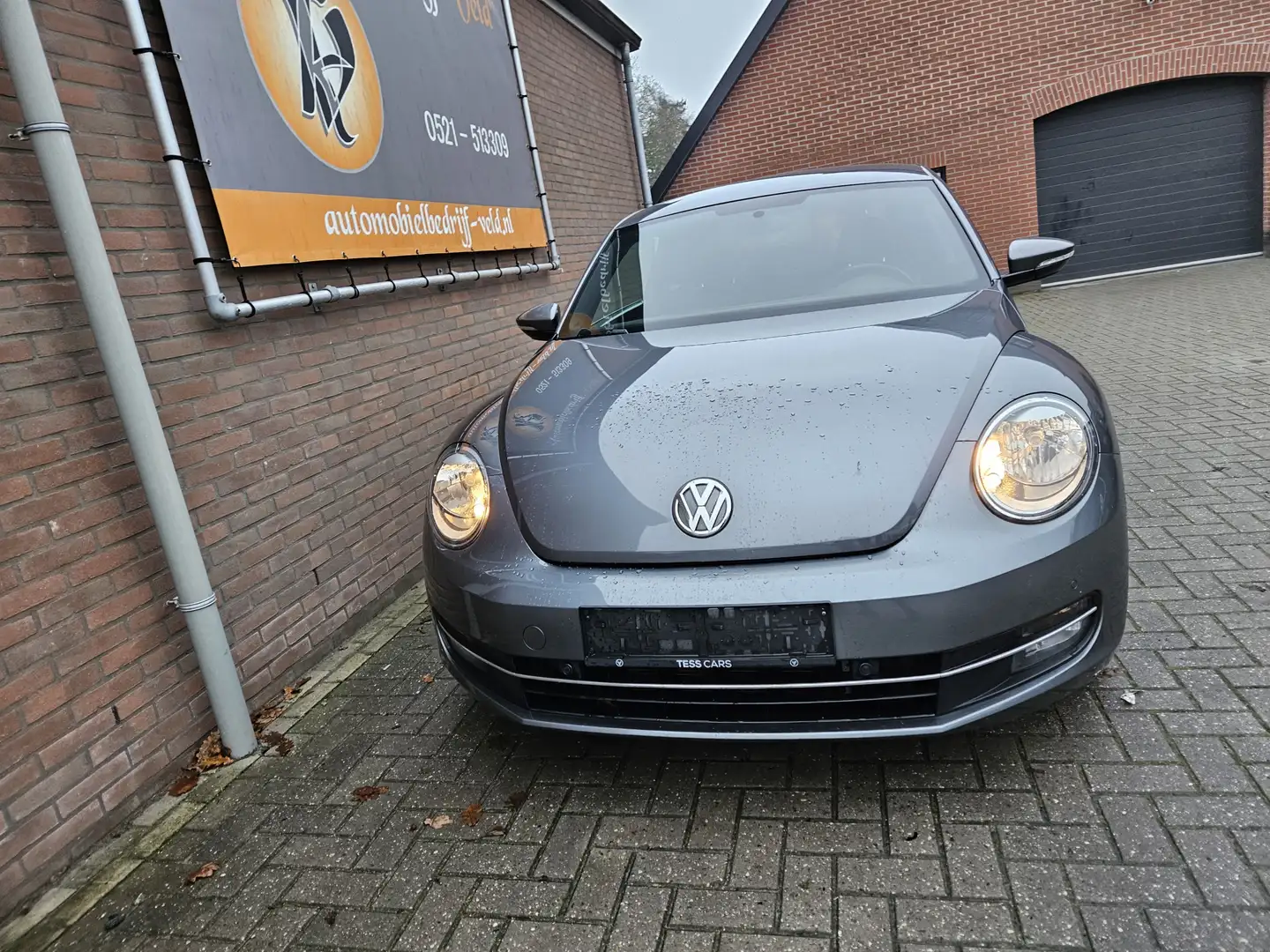 Volkswagen Beetle 1.6 TDi BMT Design Grijs - 2