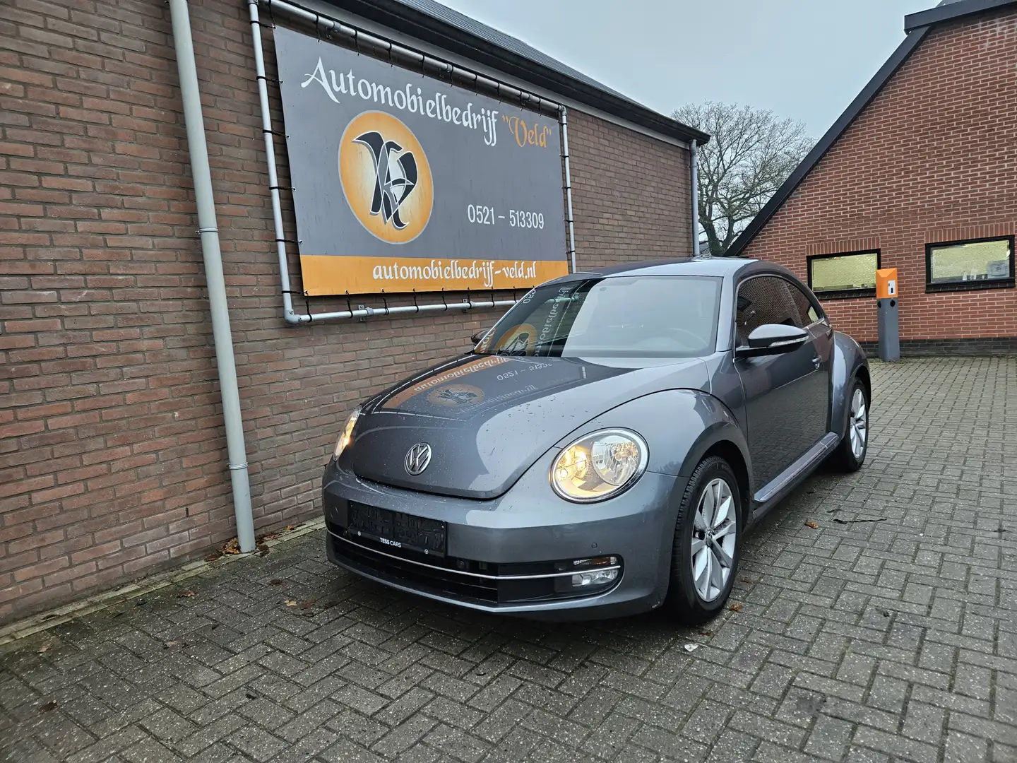 Volkswagen Beetle 1.6 TDi BMT Design Grijs - 1