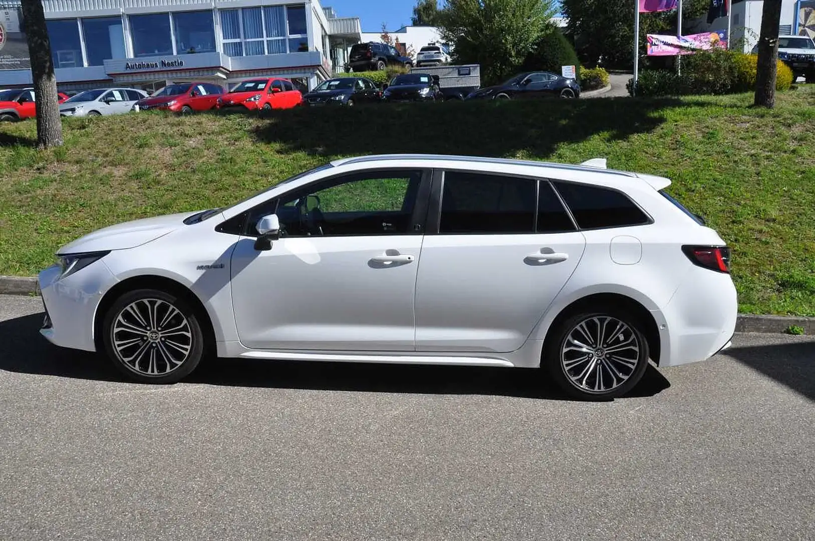 Toyota Corolla Touring Sports Hybrid 1.8 Team De Blanc - 2