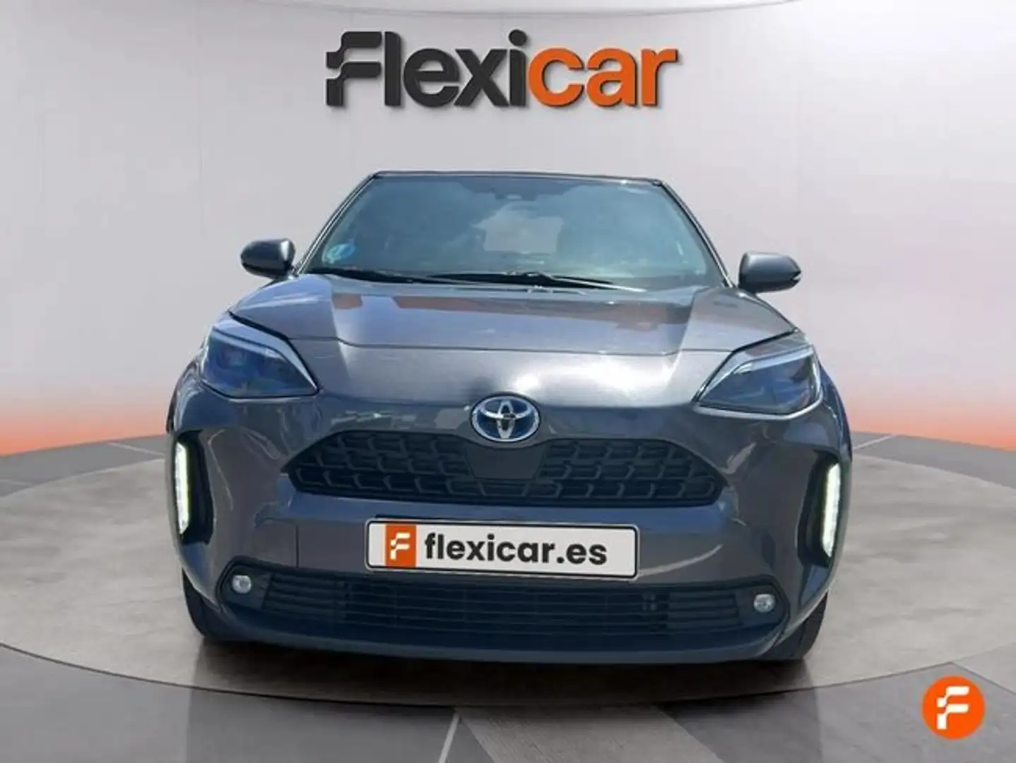Toyota Yaris Cross 120H Active Tech Gris - 2