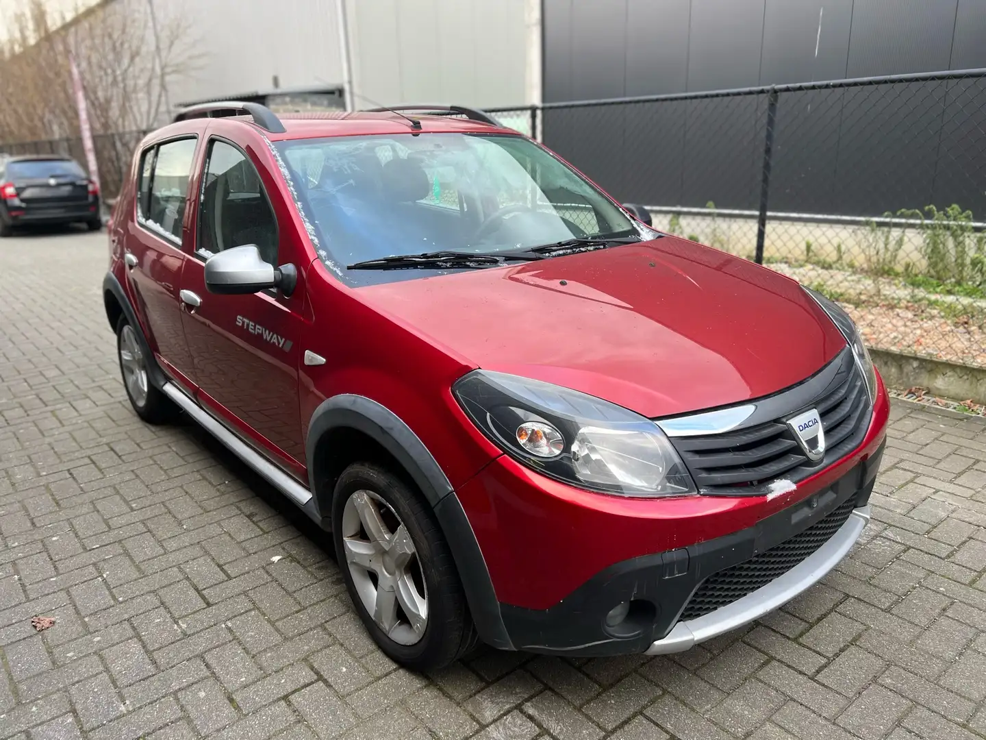 Dacia Sandero 1.6 MPI 90 Lauréate Rood - 2