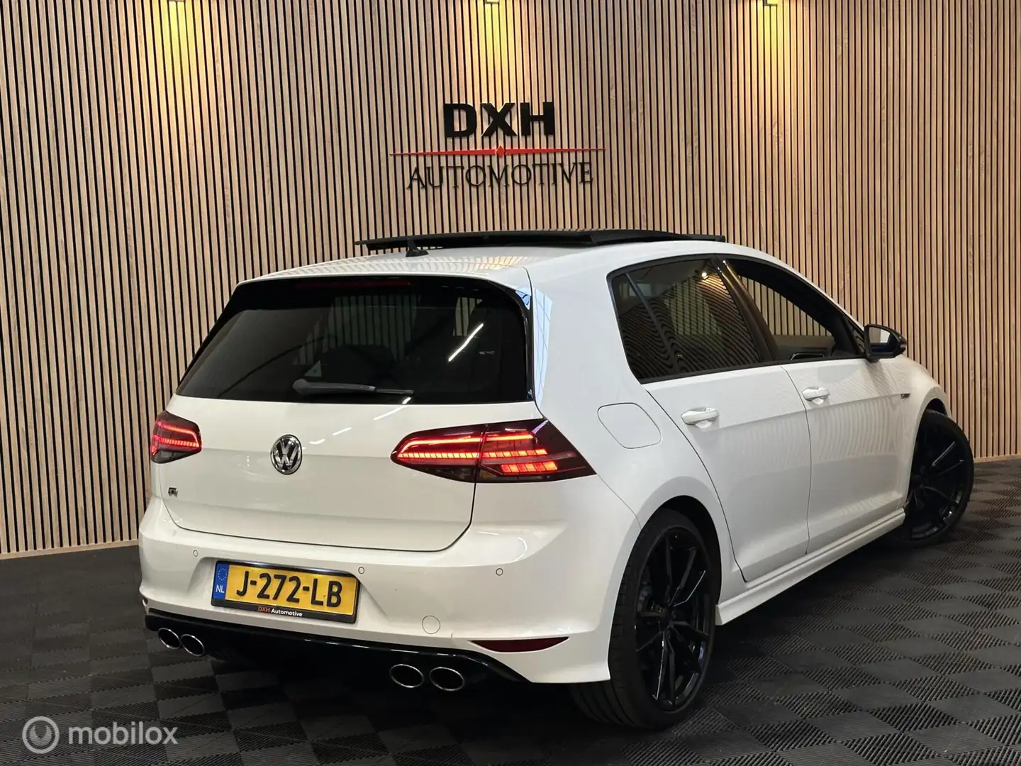 Volkswagen Golf 2.0 TSI R 4Motion PANO ACC LEDER DCC DAB KEY Wit - 2