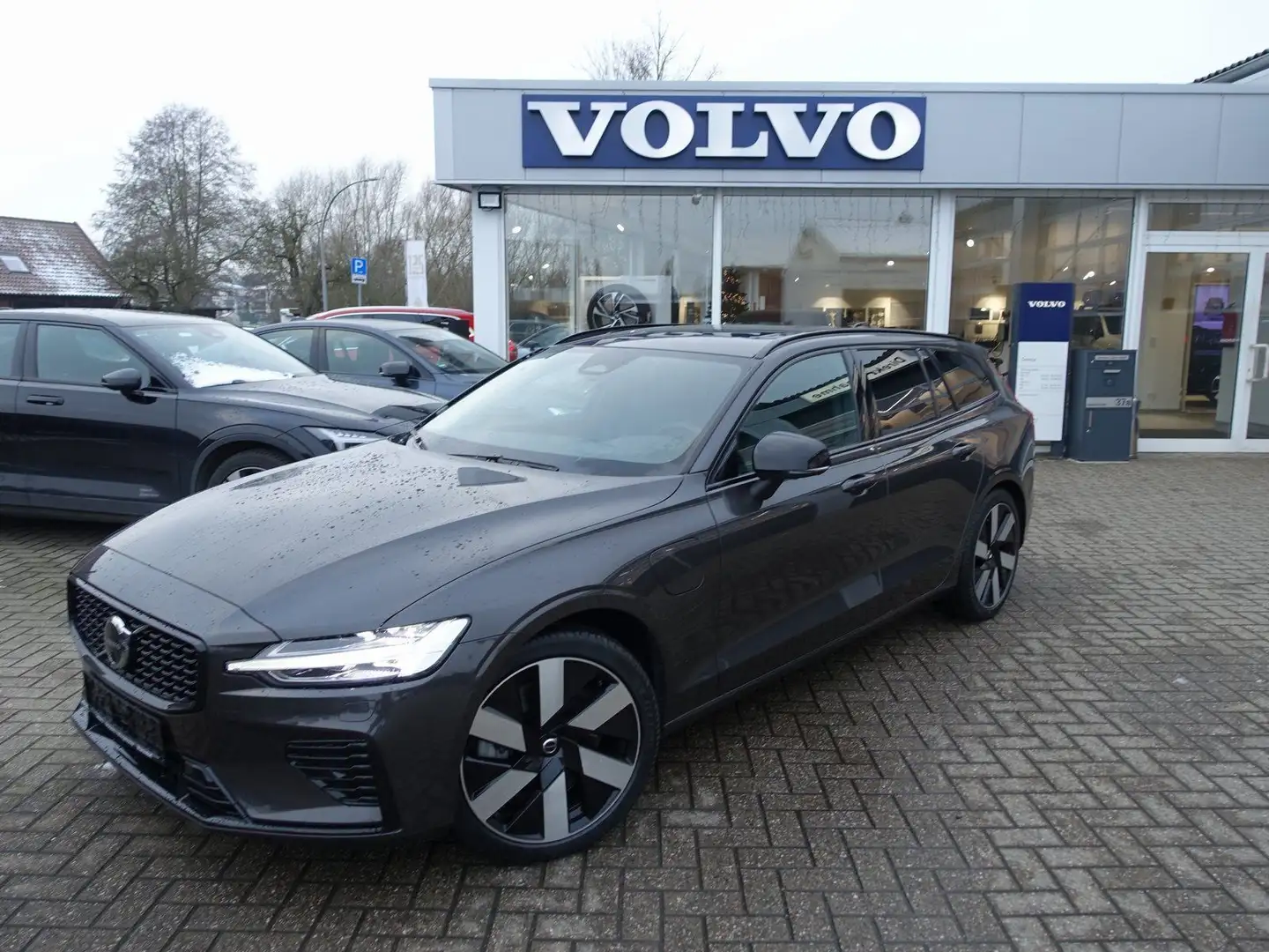 Volvo V60 Plus Dark T6 AWD Plug-in Hybrid/H&K/Pano/360 Grau - 1