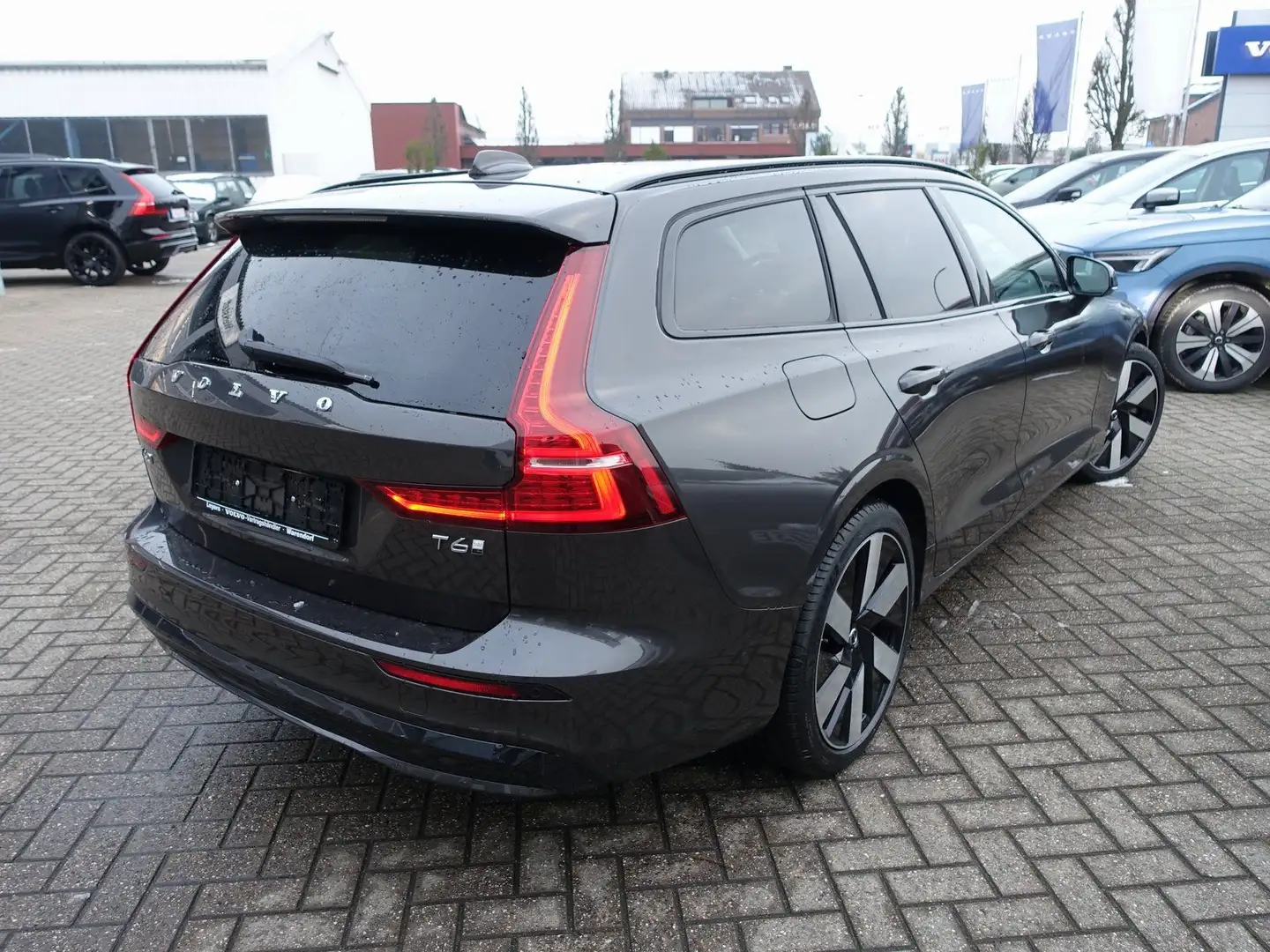 Volvo V60 Plus Dark T6 AWD Plug-in Hybrid/H&K/Pano/360 Grau - 2